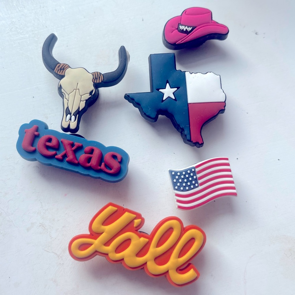 Crocs Brand Texas Wanderlust Jibbitz Collection 5 Pack
Item #10008897 EUC